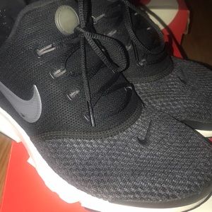 Nike Presto Fly SE (GS) Size 7Y